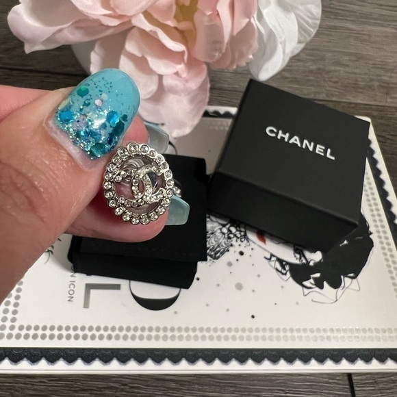 Chanel Crystal CC Oval Stud Earrings - AUTH - Picture 3 of 10